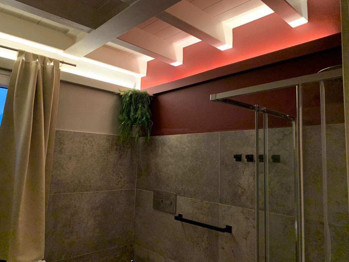 דסנזאנו דל גארדה Apartment Charme And Relax With Garden And Swimming Pool מראה חיצוני תמונה