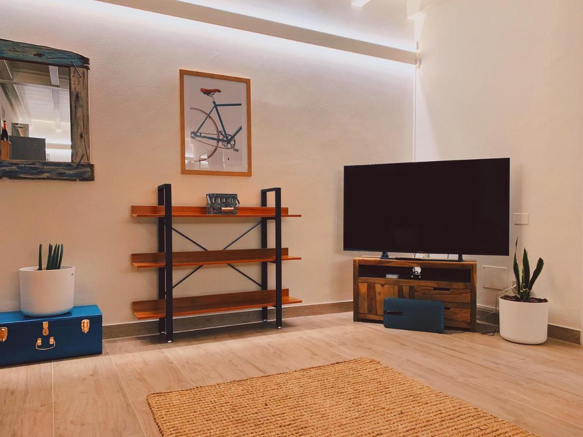 דסנזאנו דל גארדה Apartment Charme And Relax With Garden And Swimming Pool מראה חיצוני תמונה
