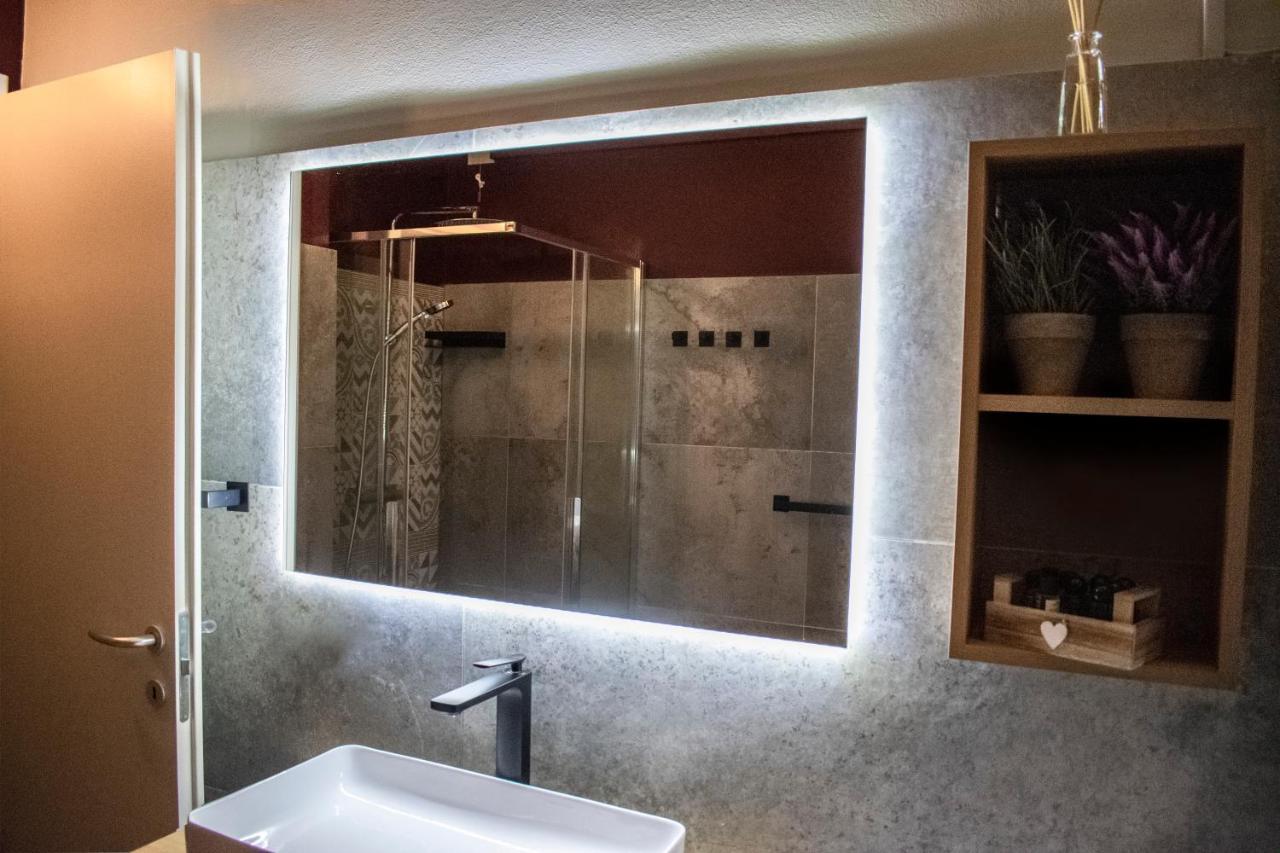דסנזאנו דל גארדה Apartment Charme And Relax With Garden And Swimming Pool מראה חיצוני תמונה