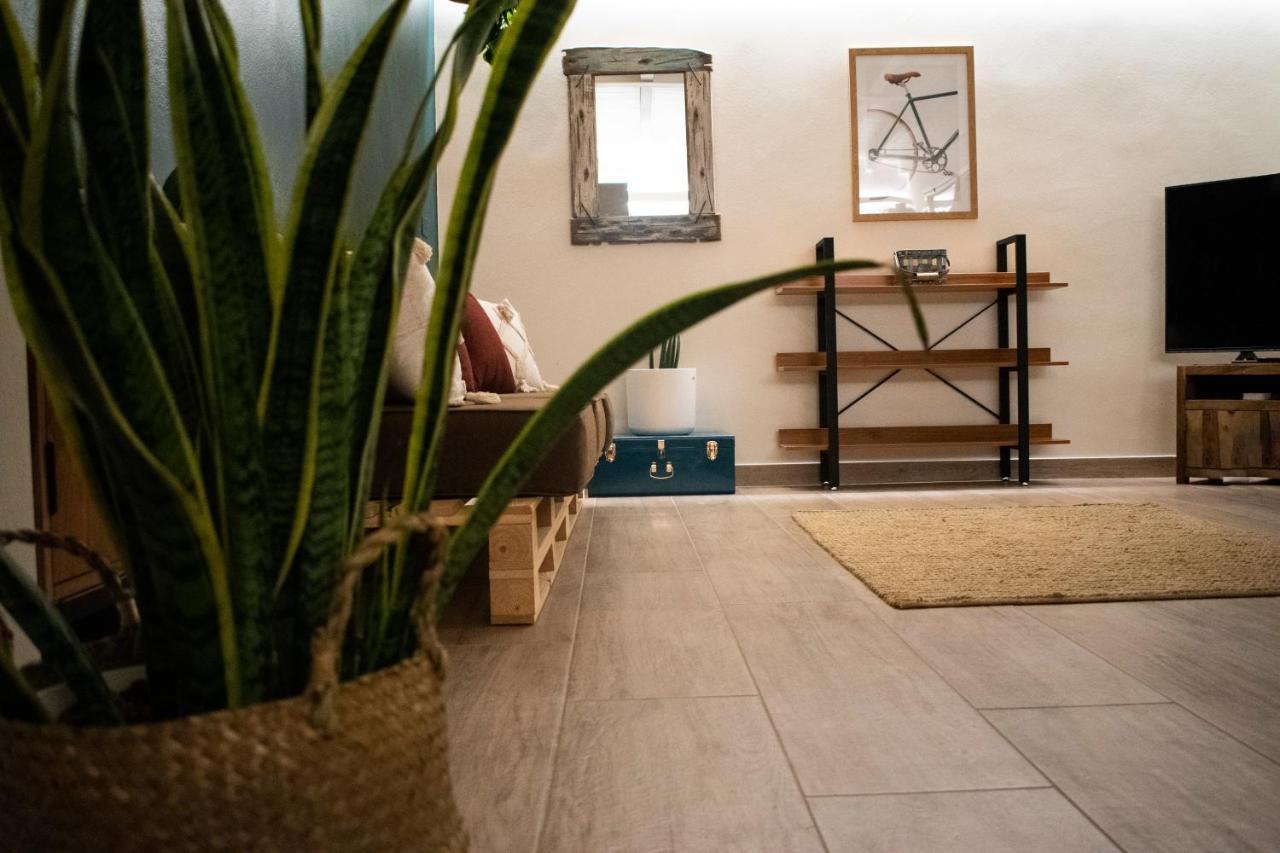 דסנזאנו דל גארדה Apartment Charme And Relax With Garden And Swimming Pool מראה חיצוני תמונה