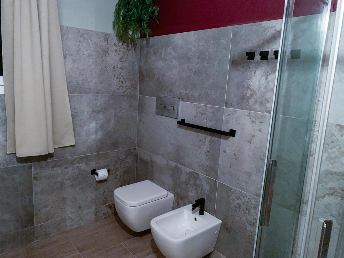דסנזאנו דל גארדה Apartment Charme And Relax With Garden And Swimming Pool מראה חיצוני תמונה