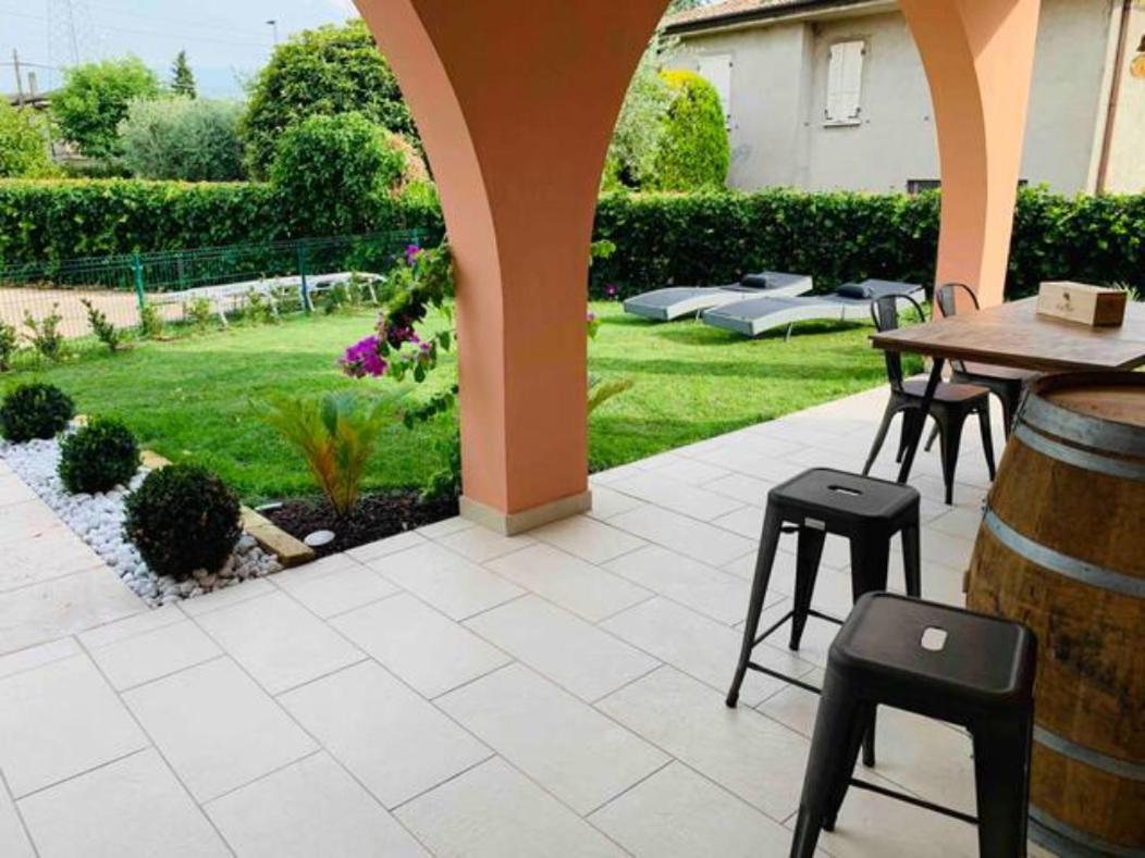 דסנזאנו דל גארדה Apartment Charme And Relax With Garden And Swimming Pool מראה חיצוני תמונה